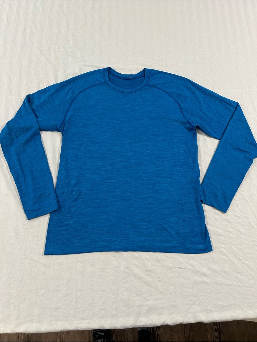 lululemon athletica blue men's long sleeve crew